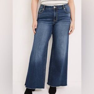 MAKE AN OFFER - LANE BRYANT Wide Leg Dark Wash Mid-rise Jeans Raw Hem